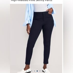 Old Navy High Waisted Skinny Pant. Navy, Size 2.